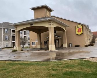 Super 8 by Wyndham Great Bend - Great Bend - Edificio