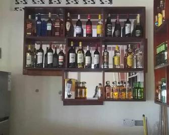 Ryan Green and Gardens Hotel - Bushenyi - Bar