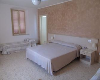 Albergo Grifone 1891 - Peschiera del Garda - Habitación