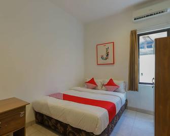 OYO 866 Idola Residence - Yakarta - Habitación