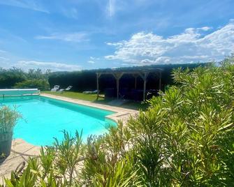 Chambre d'hôtes 2p, gestion libre, espace piscine partagé - Alba-la-Romaine - Piscina