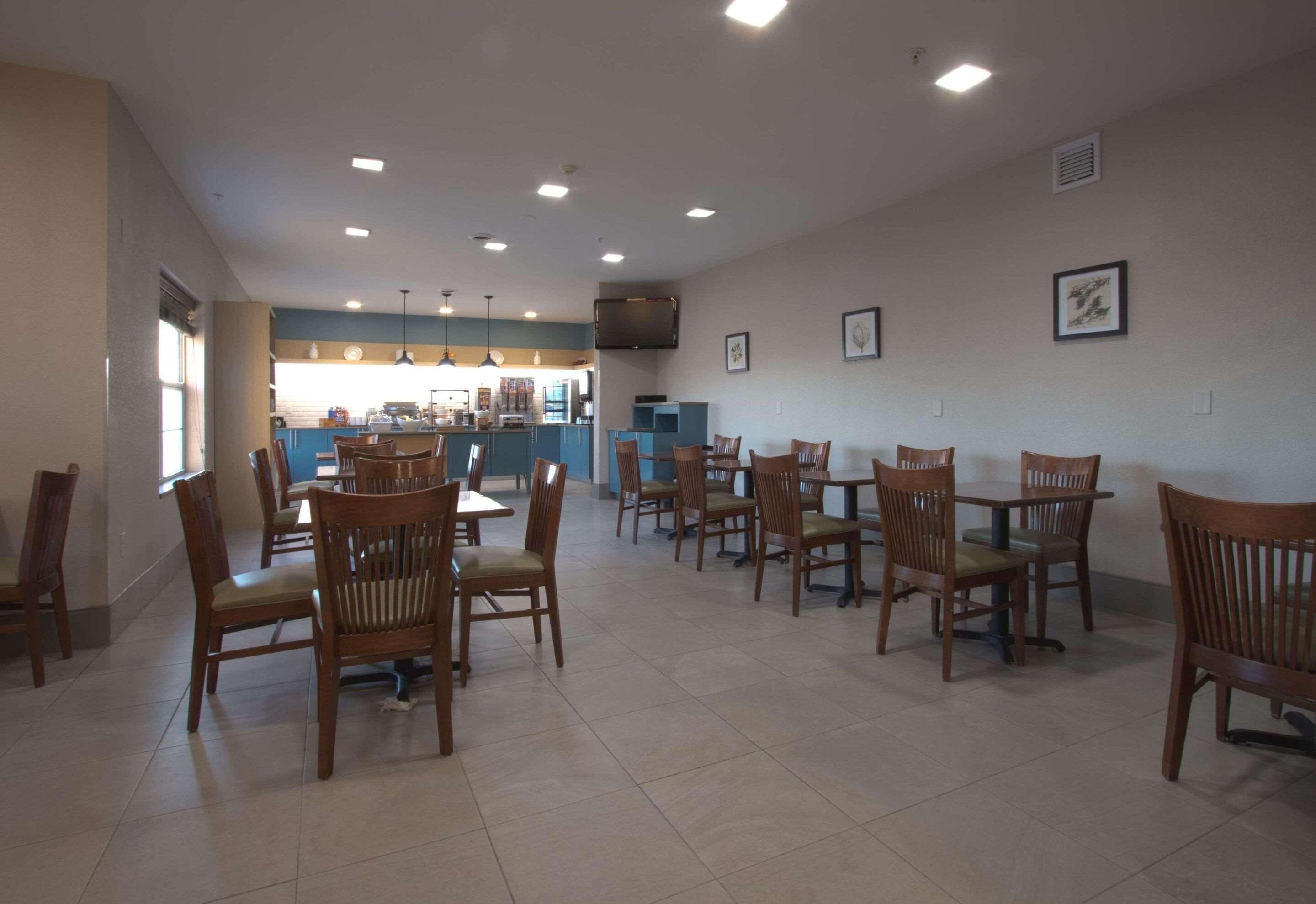 Country Inn & Suites by Radisson Moline Airport