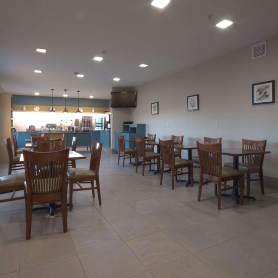 Country Inn & Suites by Radisson Moline Airport image 1