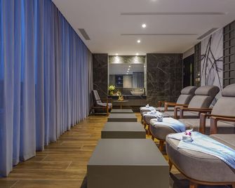 Le Sands Oceanfront Danang Hotel - Da Nang