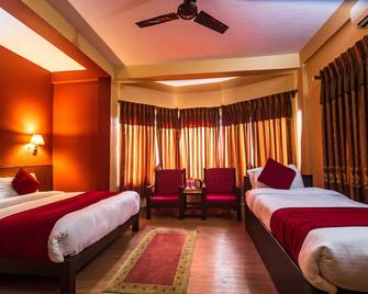 Hotel Silver Oaks Inn - פוחארה - חדר שינה