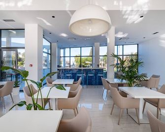 ميرامير هوتل زادار - زادار - مطعم