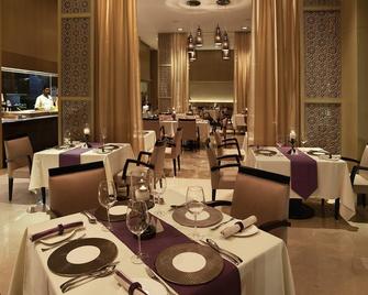 Novotel Visakhapatnam Varun Beach - ויסאקאפאטנם - מסעדה