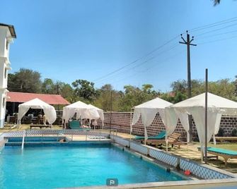 Dacha Resort Arambol - Arambol - Piscina