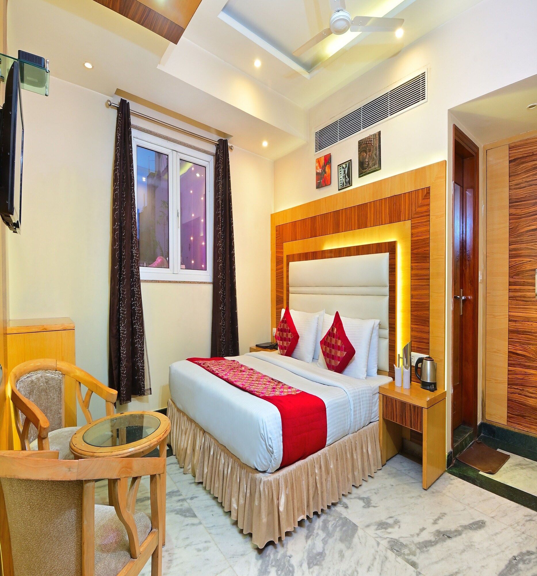 Hotel Hari Piorko Grand - 2 Min from New Delhi Railway Station thumbnail 3