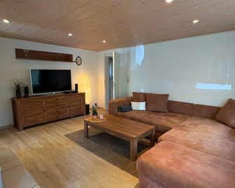 Cozy bungalow near the lake with boat - Havelland - Sala de estar