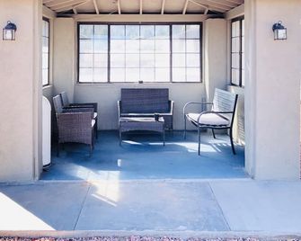 سوبر 8 باي ويندام ويليامز ويست روت 66/ جراند كانيون أريا - وليامز (اريزونا) - شرفة مرصوفة