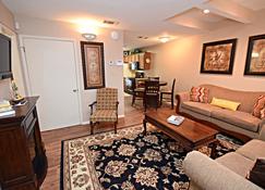 Paradise is calling Pick up! The beach is more affordable than you think! - Gulf Shores - Living room