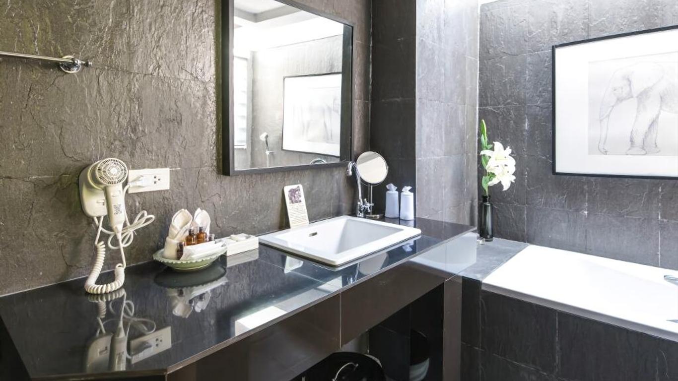 Sappraiwan Elephant Resort & Sanctuary