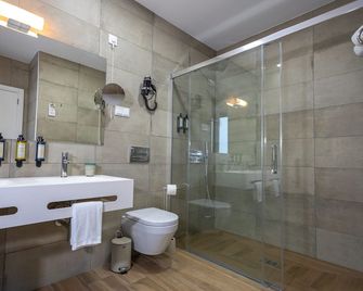 Watts House - Seia - Ванна кімната
