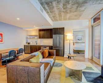 หรูหราที่พักบนถนนเรนนี่ - ออสติน - ห้องนั่งเล่น