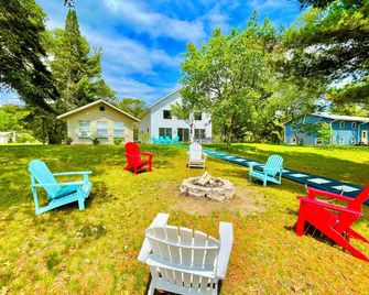 Sunset Loons: Two Cabins For The Price Of One On Red Sand Lake! Near Gull Lake! - Brainerd - Patio