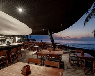 Hotel Komune and Beach Club Bali - Gianyar - Restaurant