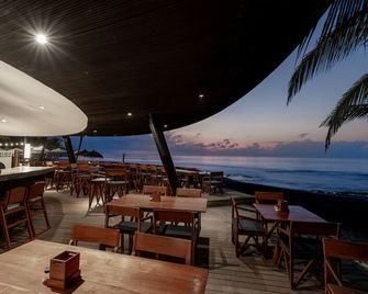 هوتل كومون آند بيتش كلوب بالي - غيانيار - مطعم