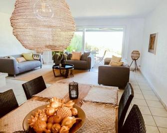 Vacation home Casa Bellevue in Lausanne - 6 persons, 3 bedrooms - Bourg-en-Lavaux - Wohnzimmer