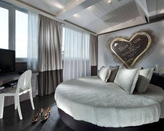 Hotel Lungomare - Cesenatico - Camera da letto
