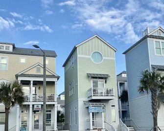 Great Ocean & Pool Views! 2 Bed 2 Bath Luxury Condo Sleeps 6 - Atlantic Beach - Gebouw