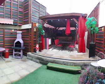 \'266\' 4 Star! Hot-Tub, Log-Fire, Bq, Playground, Bike Lockup, Nr Zip World - Aberdare - Patio