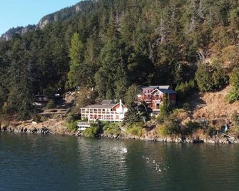 Salishan Tree House Suite by Emr Vacation Rentals - Cowichan Bay - Outdoors view