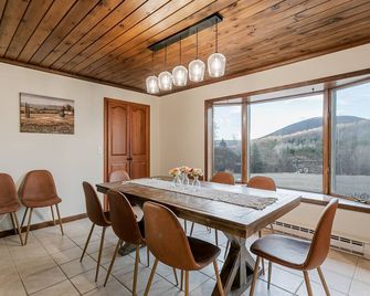 Tranquil Lodge with A+ Amenities - Naples - Comedor