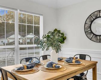 Modern Cozy Chic Escape - Pooler - Dining room