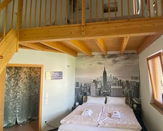 Maisonette-Ferienzimmer Am Backhausgarten - Flonheim - Спальня