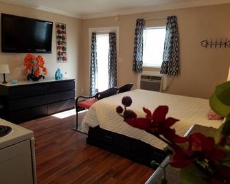 Charming, Updated Studio Apt. Just Steps to the Beach! - Atlantic Beach - Camera da letto