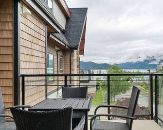 Modern 4br Penthouse With Lake Views - Hope - Balkon