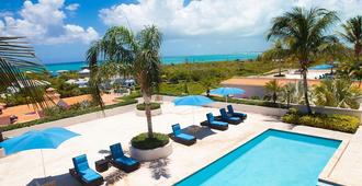 Hotel La Vista Azul - Providenciales - Pool