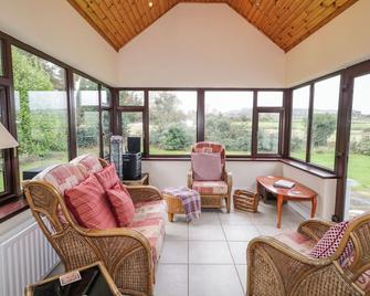 Tudor Lodge - Newcastle - Living room