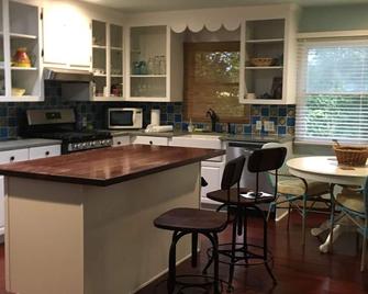 Peaceful Retreat in the Pines - Elizabeth City - Кухня