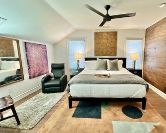 Cozy Quiet Home! Pet Friendly! Fall 2025 Special! - Houston - Bedroom