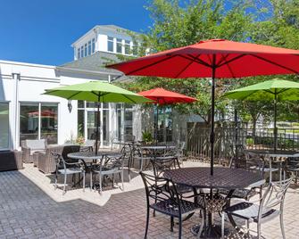 Hilton Garden Inn Chesterton - Chesterton - Patio