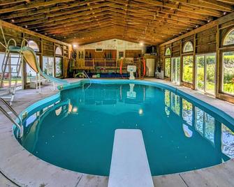 Fire Pit and Game Room North East Family Retreat! - North East - Pool