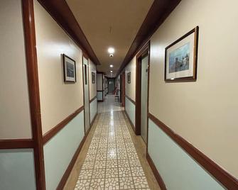 Hotel Pradeep - Varanasi - Tiền sảnh