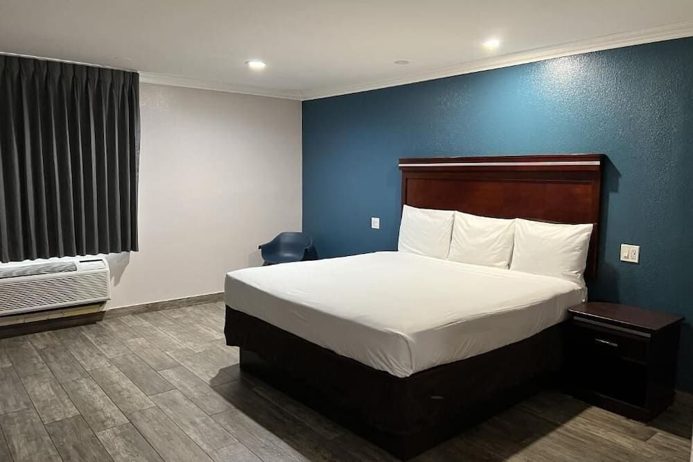 Super 8 by Wyndham Mesa Downtown Near Convention Center - מסה - חדר שינה