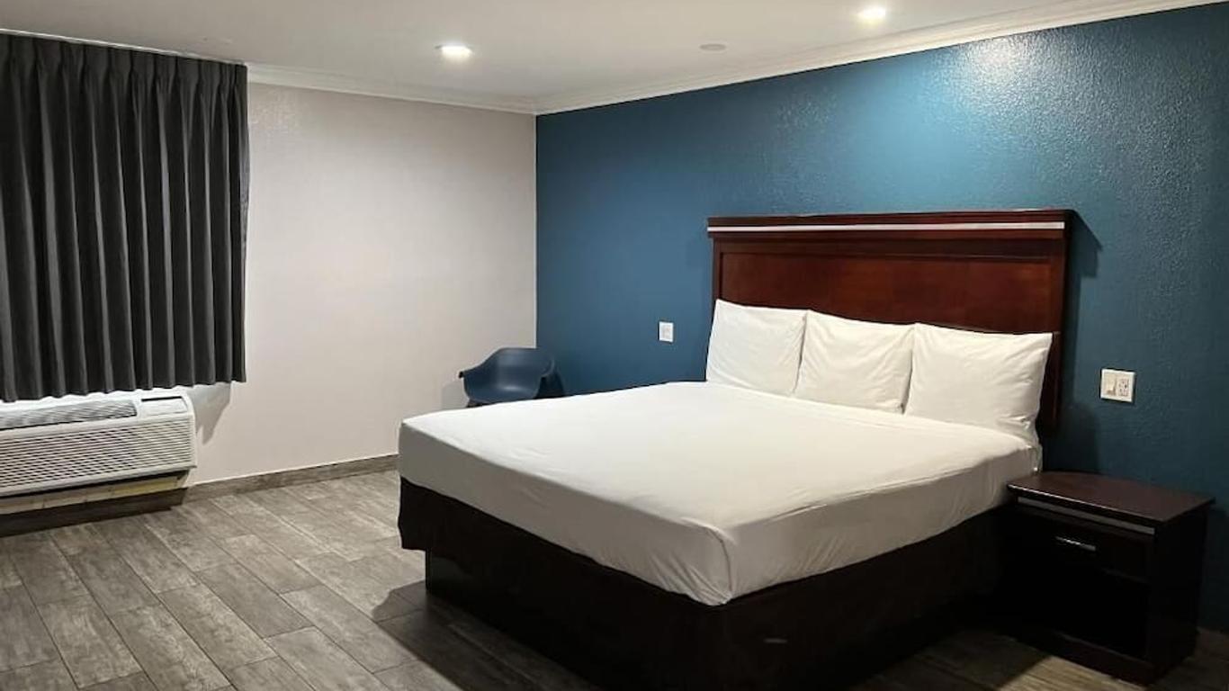 Super 8 by Wyndham Mesa Downtown Near Convention Center