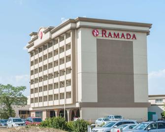 Ramada by Wyndham Edmonton South - Edmonton - Toà nhà