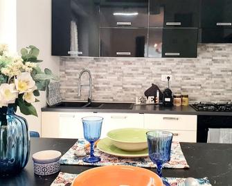 Lemon Sunshine Apartment - Ciampino - Cucina