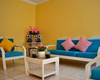 Hospedaje La Casa Blanca - Nuevo Chimbote - Pokój dzienny