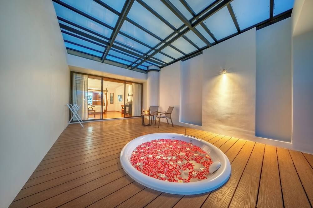 Patong Beach Hotel by See2Sea - פאטונג
