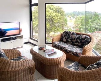 Villa Gunung Bhakti - Puncak - Sala de estar