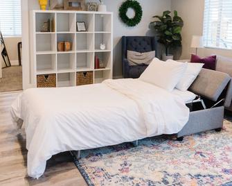 Gorgeous basement apt. in a great location! - North Salt Lake - Bedroom