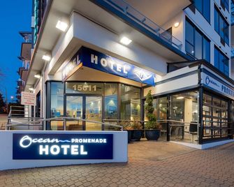 Ocean Promenade Hotel - White Rock - Edificio