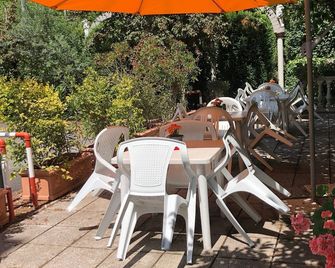 Albergo Moderno - Módena - Patio