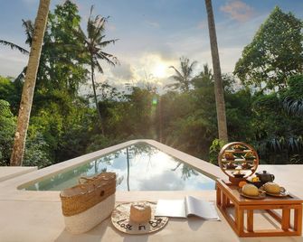 Suara Alam Ubud Villa by Ini Vie Hospitality - Ubud - Piscina